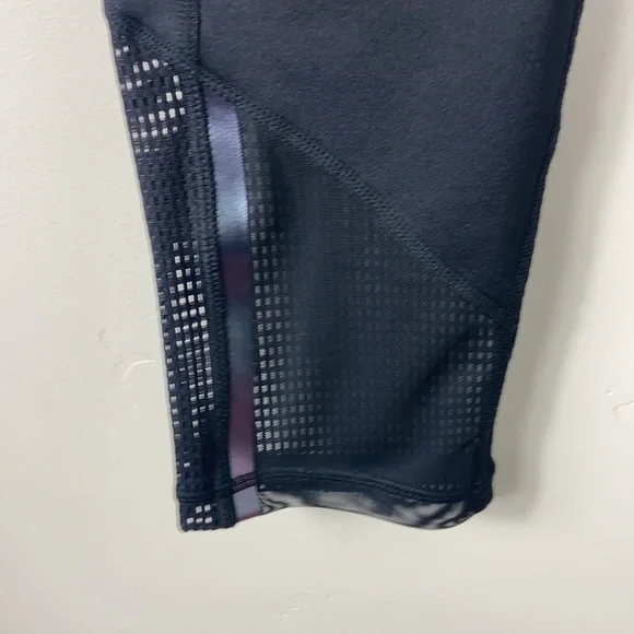 Zella Black Iridescent Stripe Mesh Crop Yoga Leggings Pants Medium - Picture 3 of 5